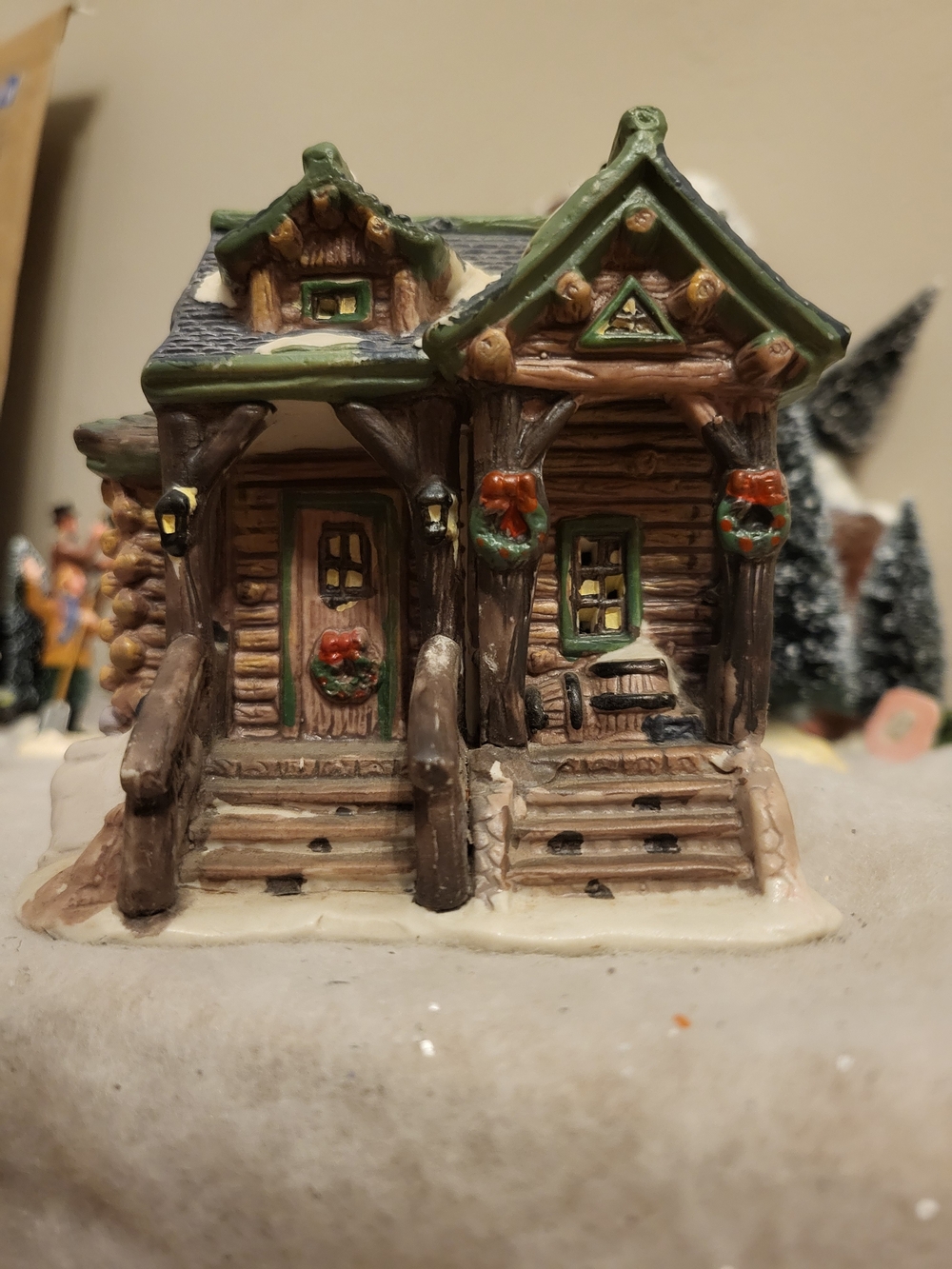 Vintage Ceramic Light-Up Christmas Village Log Cabin / Hunting Lodge – 5"
